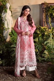 Sajal Ali feet photo 1