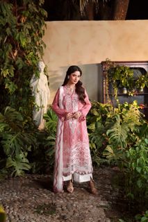 Sajal Ali feet photo 20