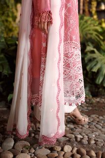 Sajal Ali feet photo 18