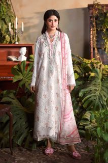Sajal Ali feet photo 17