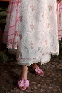 Sajal Ali feet photo 16
