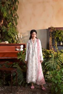 Sajal Ali feet photo 15