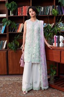 Sajal Ali feet photo 12