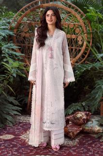 Sajal Ali feet photo 8