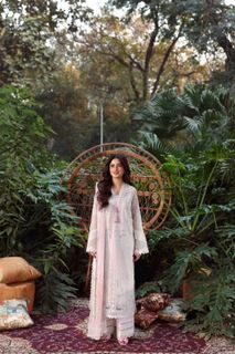 Sajal Ali feet photo 6