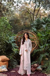 Sajal Ali feet photo 4