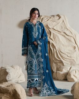 Sajal Ali feet photo 1