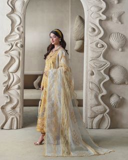 Sajal Ali feet photo 11