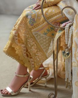 Sajal Ali feet photo 9
