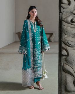Sajal Ali feet photo 5