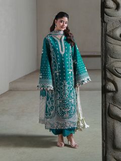 Sajal Ali feet photo 4