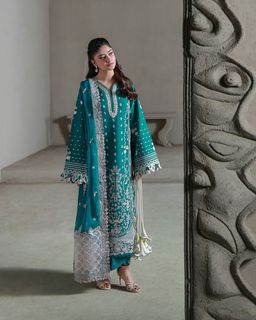 Sajal Ali feet photo 2