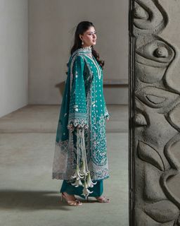 Sajal Ali feet photo 1