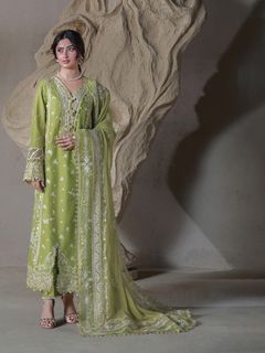 Sajal Ali feet photo 12