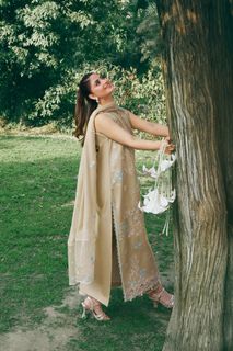 Sajal Ali feet photo 9