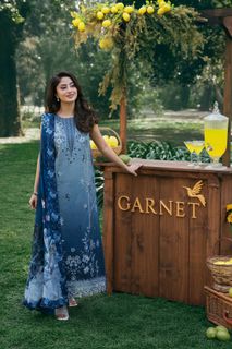 Sajal Ali feet photo 8
