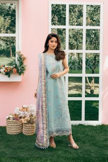 Sajal Ali feet photo 4