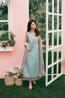 Sajal Ali feet photo 3