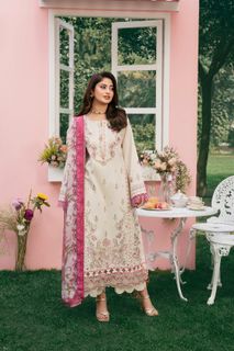 Sajal Ali feet photo 20