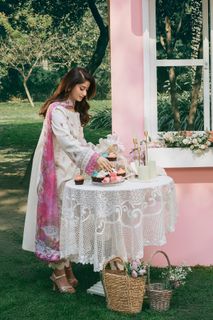 Sajal Ali feet photo 18