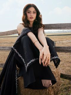 Sajal Ali feet photo 17