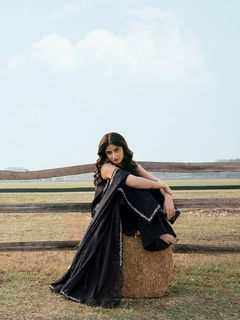 Sajal Ali feet photo 16