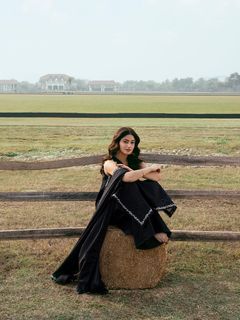 Sajal Ali feet photo 15