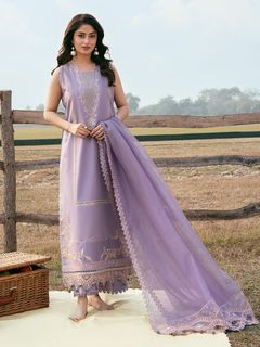 Sajal Ali feet photo 12