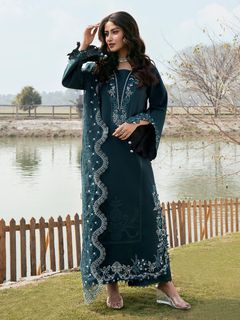 Sajal Ali feet photo 2
