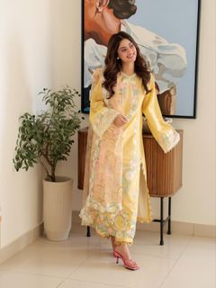 Sajal Ali feet photo 6