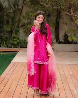 Sajal Ali feet photo 2