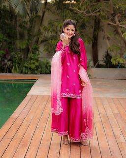 Sajal Ali feet photo 20
