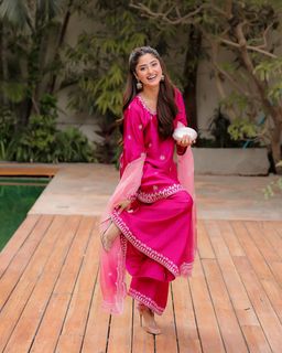 Sajal Ali feet photo 19