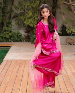 Sajal Ali feet photo 18