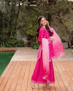 Sajal Ali feet photo 17