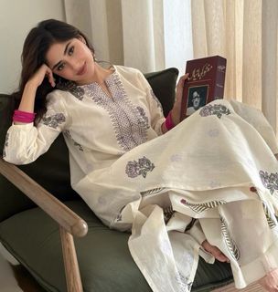 Sajal Ali feet photo 2