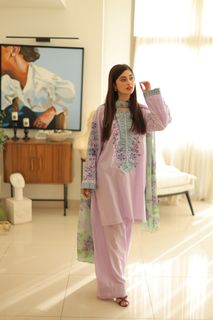 Sajal Ali feet photo 16