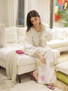 Sajal Ali feet photo 10