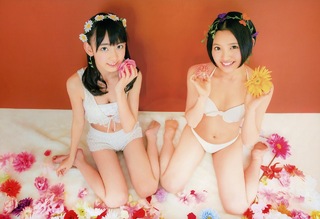 Sakura Miyawaki feet photo thumbnail