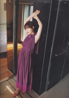 Sakura Miyawaki feet photo thumbnail