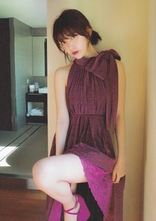 Sakura Miyawaki feet photo thumbnail