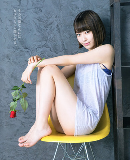 Sakura Miyawaki feet photo thumbnail