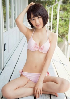 Sakura Miyawaki feet photo thumbnail