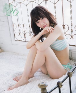Sakura Miyawaki feet photo thumbnail