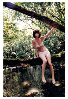 Sakura Miyawaki feet photo thumbnail