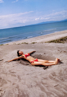 Sakura Miyawaki feet photo thumbnail