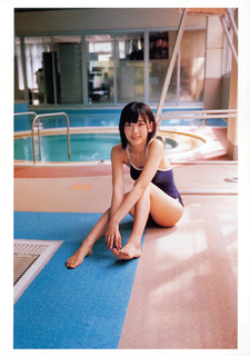 Sakura Miyawaki feet photo thumbnail