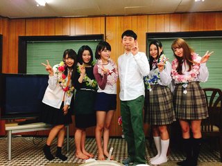 Sakura Miyawaki feet photo thumbnail