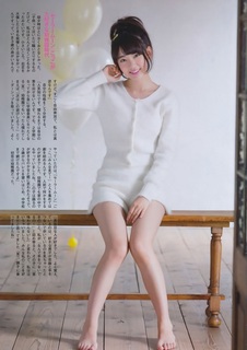 Sakura Miyawaki feet photo thumbnail