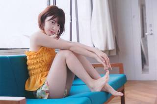 Sakura Miyawaki feet photo thumbnail